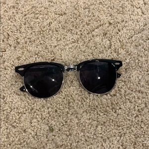 H & M polorized sunglasses
